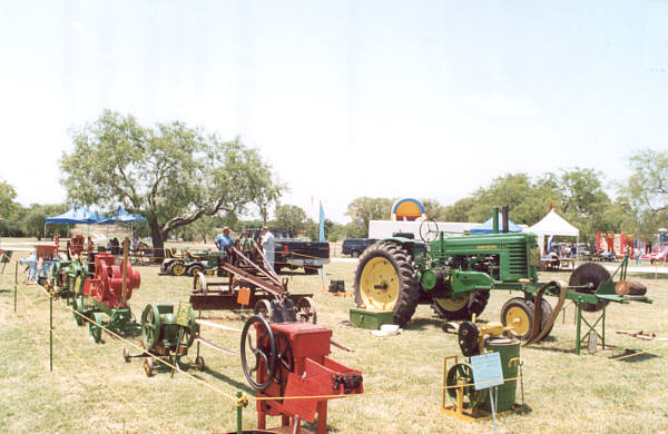 exibition-old-tractors-600.jpg